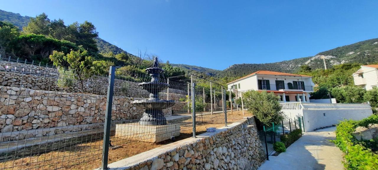 Apartments Suho Komiza Komiža Exterior foto